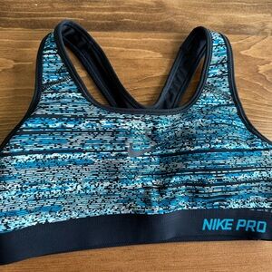 Nike pro sports bra size medium